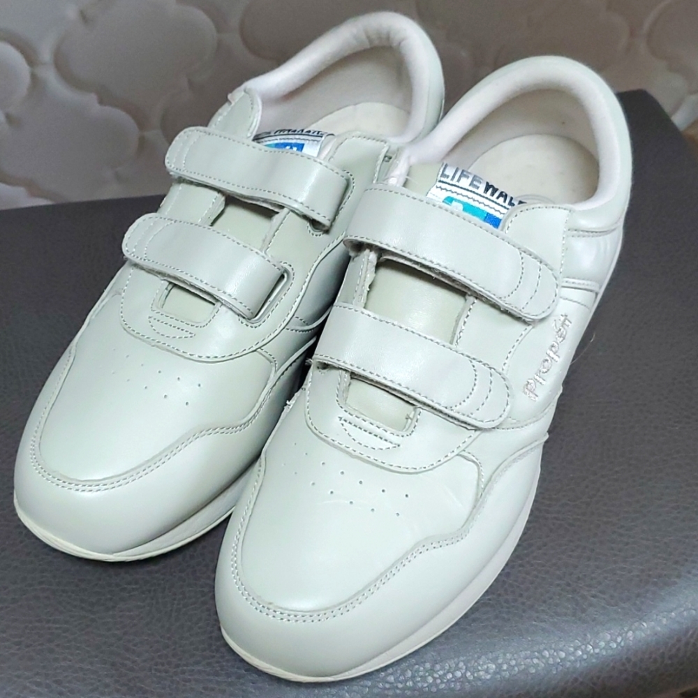 Propet Life Walker Leather Strap Men's Light Gray Sneakers - Size 10